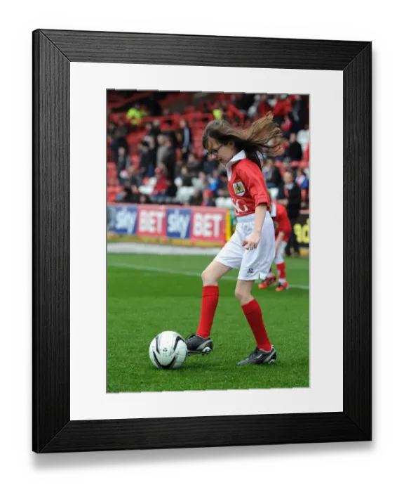 Framed Print : Excited Mascot at Ashton Gate: Bristol City vs Barnsley, Sky Bet League One, 28 March 2015