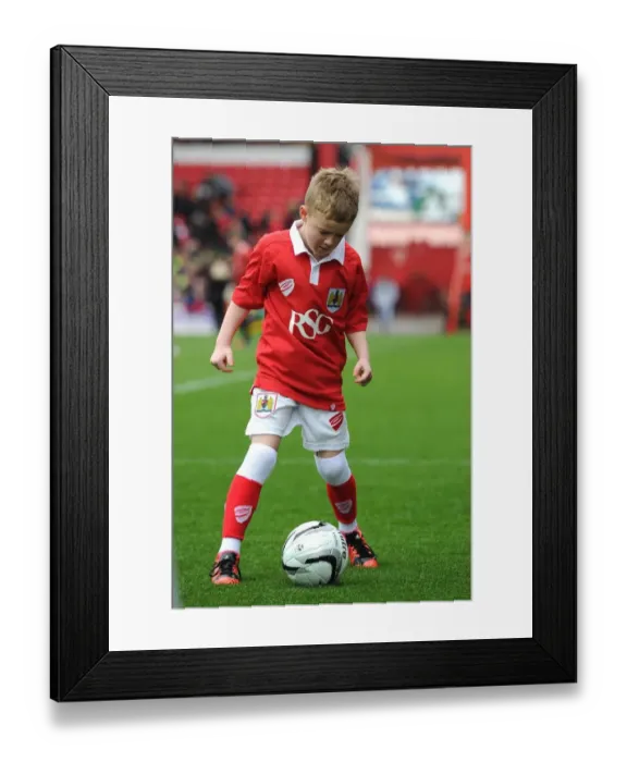 Framed Print : Bristol City vs Barnsley: Sky Bet League One Clash at Ashton Gate, 28 March 2015 Framed Print : Bristol City vs Barnsley: Sky Bet League One Clash at Ashton Gate, 28 March 2015