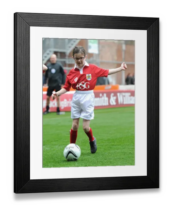 Framed Print : Sky Bet League One: Showdown at Ashton Gate - Bristol City vs Barnsley, 28 March 2015 Framed Print : Sky Bet League One: Showdown at Ashton Gate - Bristol City vs Barnsley, 28 March 2015
