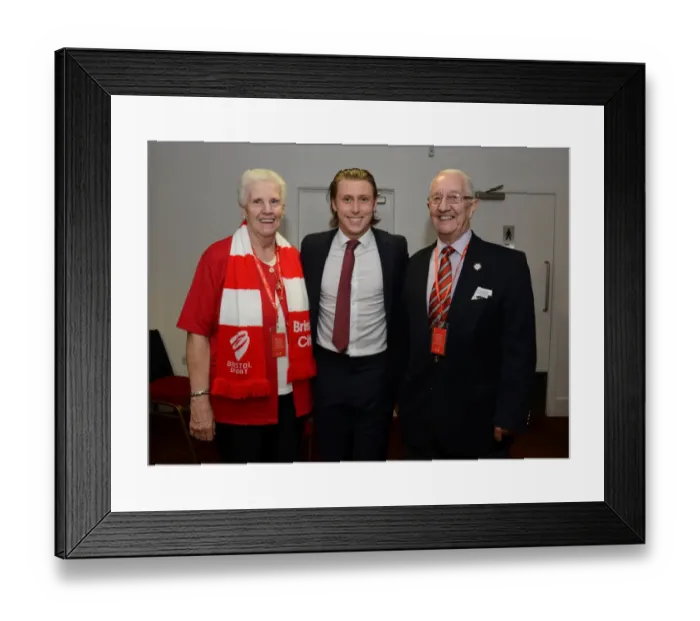 Framed Print : Bristol City vs Swindon Town Clash in Sky Bet League One - April 2015 Framed Print : Bristol City vs Swindon Town Clash in Sky Bet League One - April 2015