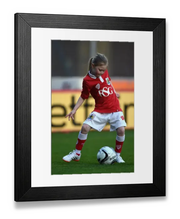 Framed Print : Electric Atmosphere: Bristol City vs Swindon Town, Sky Bet League One Clash at Ashton Gate, 8 April 2015 Framed Print : Electric Atmosphere: Bristol City vs Swindon Town, Sky Bet League One Clash at Ashton Gate, 8 April 2015