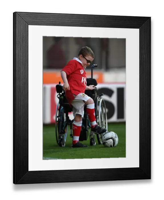 Framed Print : Bristol City vs Swindon Town: Sky Bet League One Clash at Ashton Gate Stadium (April 8, 2015) Framed Print : Bristol City vs Swindon Town: Sky Bet League One Clash at Ashton Gate Stadium (April 8, 2015)