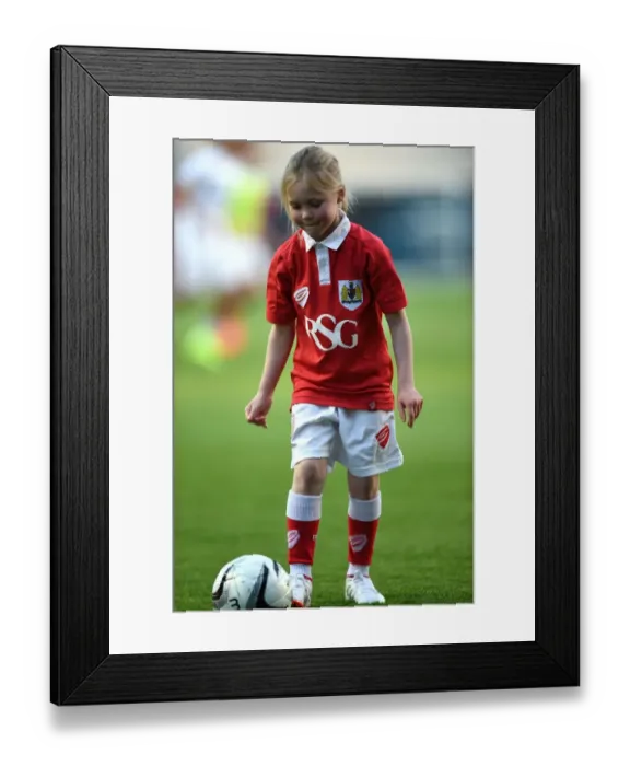 Framed Print : Intense Clash in Sky Bet League One: Bristol City vs Swindon Town at Ashton Gate Stadium (April 2015) Framed Print : Intense Clash in Sky Bet League One: Bristol City vs Swindon Town at Ashton Gate Stadium (April 2015)