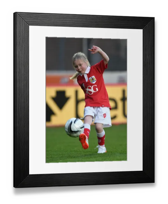 Framed Print : Bristol City vs Swindon Town: Exciting Showdown at Ashton Gate Stadium - 8 April 2015 (Sky Bet League One)