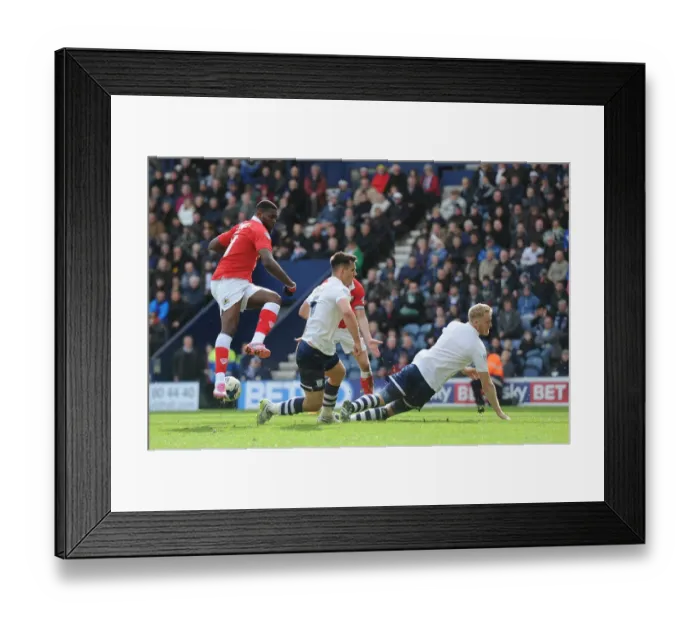 Framed Print : Jay Emmanuel-Thomas Aims for Glory: Preston North End vs. Bristol City, Sky Bet League One