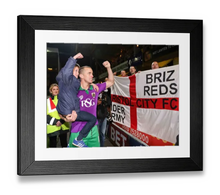 Framed Print : Bristol City's Promotion Celebration: Triumph at Valley Parade (Bradford City v Bristol City)