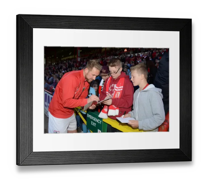 Framed Print : Bristol City's Scott Wagstaff Greets Fans with Autographs at Ashton Gate, 180415