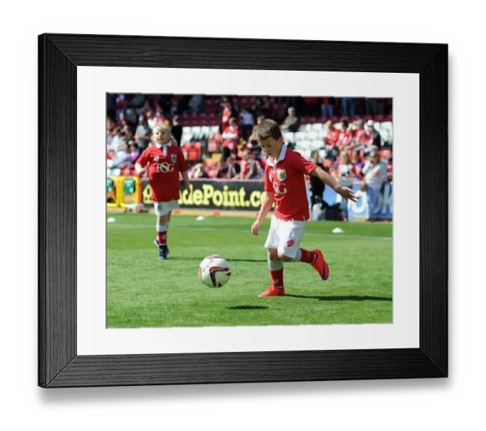 Framed Print : Bristol City vs Coventry City: Excitement at Ashton Gate Stadium, 2015 (Football Match) Framed Print : Bristol City vs Coventry City: Excitement at Ashton Gate Stadium, 2015 (Football Match)