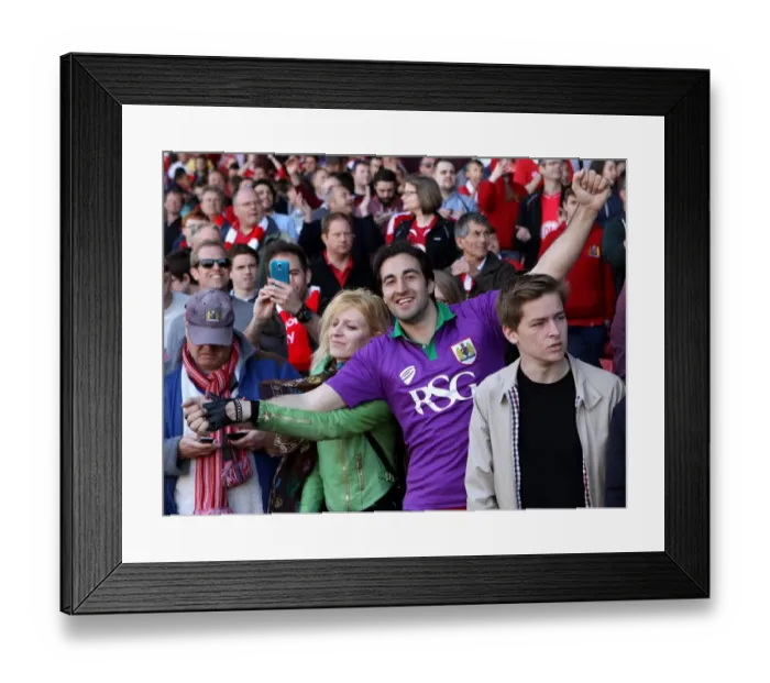 Framed Print : Passionate Moment at Ashton Gate: League One Football Rivalry - Bristol City vs Coventry City