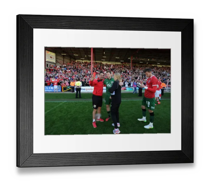 Framed Print : Bristol City: Murray and Fielding Celebrate with Fans after Victory over Coventry City, 18-04-2015 Framed Print : Bristol City: Murray and Fielding Celebrate with Fans after Victory over Coventry City, 18-04-2015
