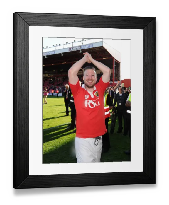 Framed Print : Bristol City's Wade Elliott: Euphoric Moments as City Claims League Victory (18 / 04 / 2015) Framed Print : Bristol City's Wade Elliott: Euphoric Moments as City Claims League Victory (18 / 04 / 2015)