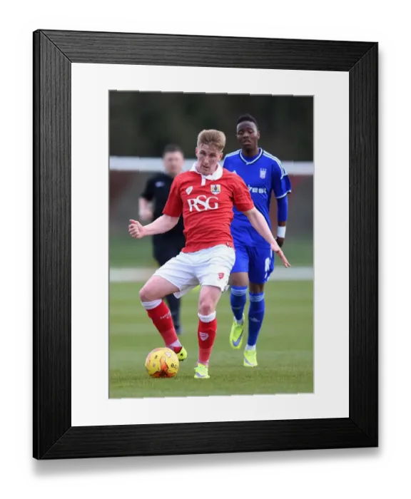 Framed Print : Bristol City's Connor Lemonheigh-Evans Training Ahead of U21 Showdown Against Ipswich Town Framed Print : Bristol City's Connor Lemonheigh-Evans Training Ahead of U21 Showdown Against Ipswich Town