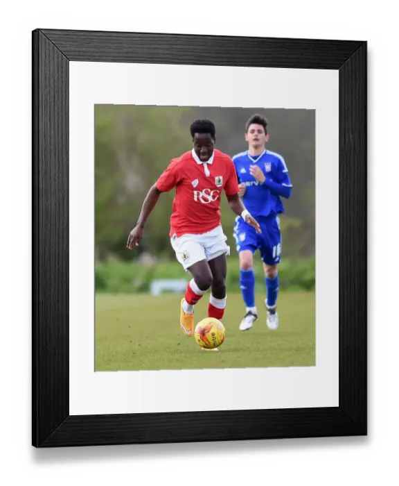 Framed Print : Shaquille Hunter in Action: Bristol City U21s vs Ipswich Town Framed Print : Shaquille Hunter in Action: Bristol City U21s vs Ipswich Town