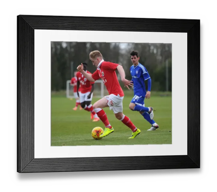 Framed Print : Connor Lemonheigh-Evans in Action: Training with Bristol City U21s, 10 / 11 / 2014