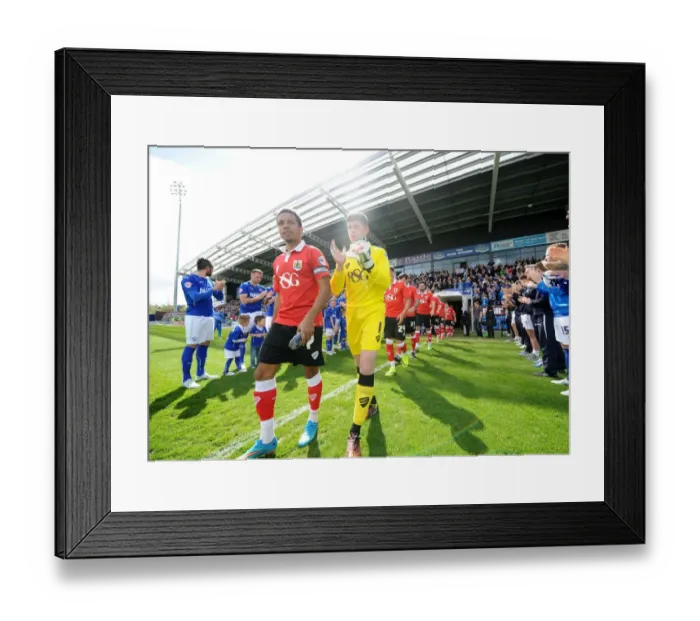 Framed Print : League One Champions Grand Entrance: Chesterfield Players and Staff Pay Tribute