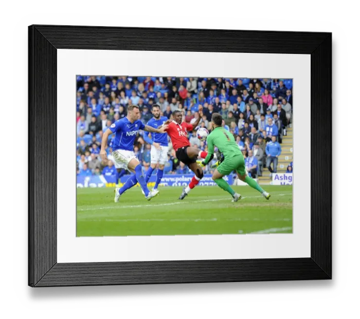 Framed Print : Agard Thwarted by Lee: Chesterfield vs. Bristol City, 2015