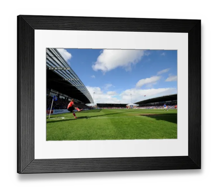 Framed Print : Luke Freeman Takes a Corner for Bristol City at Proact Stadium, 2015 Framed Print : Luke Freeman Takes a Corner for Bristol City at Proact Stadium, 2015