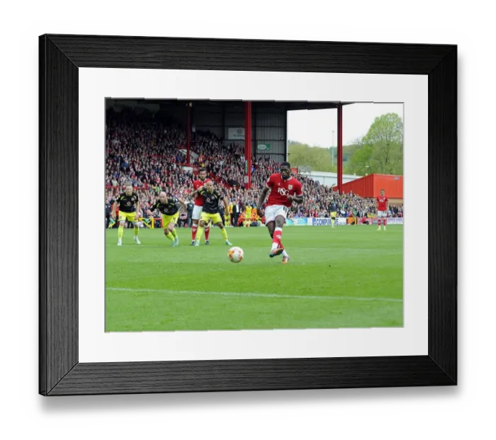 Framed Print : Jay Emmanuel-Thomas Scores Penalty for Bristol City Against Walsall in Sky Bet League One (03 / 05 / 2015) Framed Print : Jay Emmanuel-Thomas Scores Penalty for Bristol City Against Walsall in Sky Bet League One (03 / 05 / 2015)