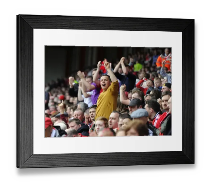 Framed Print : Bristol City vs Walsall: Passionate Fans at Ashton Gate, Sky Bet League One (May 2015) Framed Print : Bristol City vs Walsall: Passionate Fans at Ashton Gate, Sky Bet League One (May 2015)