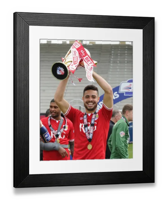 Framed Print : Bristol City Football Club: Derrick Williams Celebrates Sky Bet League One Championship Triumph