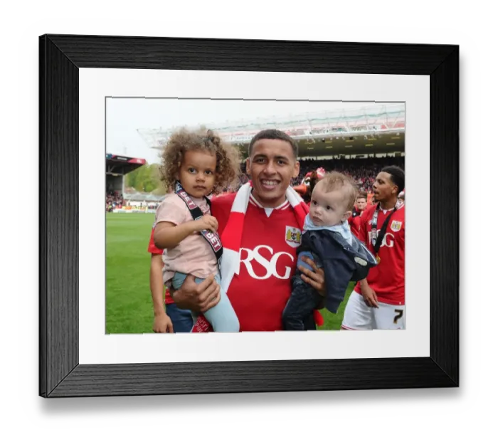 Framed Print : Bristol City vs Walsall: James Tavernier in Action at Ashton Gate, May 3, 2015 Framed Print : Bristol City vs Walsall: James Tavernier in Action at Ashton Gate, May 3, 2015