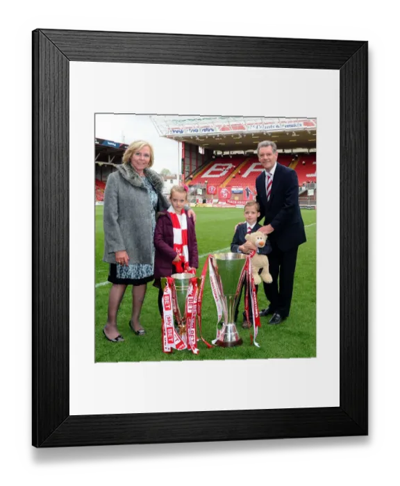 Framed Print : Bristol City vs Walsall Clash in Sky Bet League One at Ashton Gate - May 2015 Framed Print : Bristol City vs Walsall Clash in Sky Bet League One at Ashton Gate - May 2015