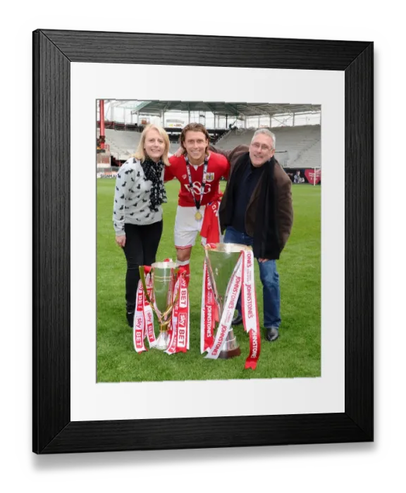 Framed Print : A Fight to the Finish: Bristol City vs Walsall in Sky Bet League One at Ashton Gate, May 2015