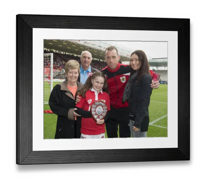 Framed Print : Bristol City's Aaron Wilbraham Raises Top Scorer Trophy in Thrilling Victory over Walsall (May 2015) Framed Print : Bristol City's Aaron Wilbraham Raises Top Scorer Trophy in Thrilling Victory over Walsall (May 2015)