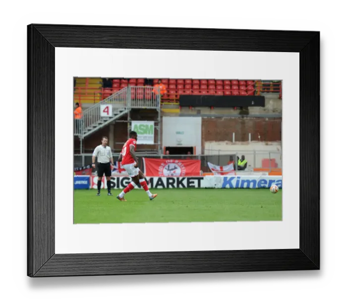 Framed Print : Bristol City's Jay Emmanuel-Thomas Scores Penalty Against Walsall in Sky Bet League One (03 / 05 / 2015)