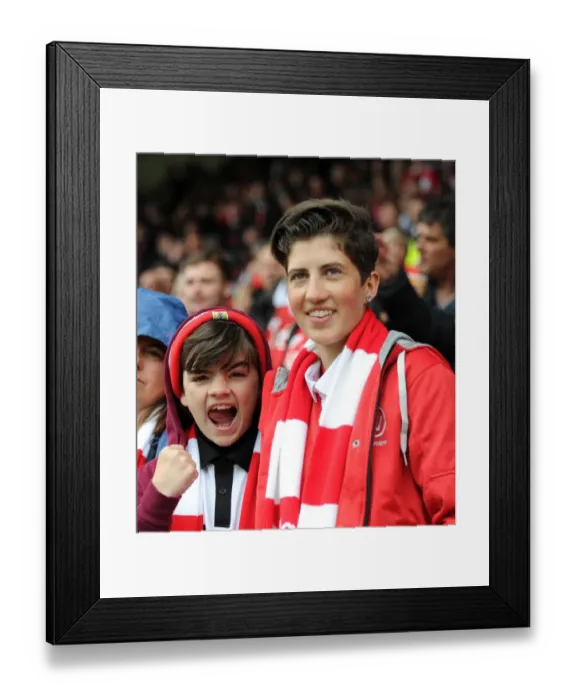 Framed Print : Bristol City Football Club: Award Ceremony at Ashton Gate Stadium after Winning against Walsall (03 / 05 / 2015)
