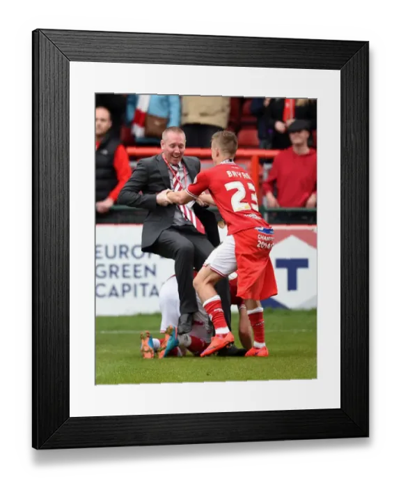 Framed Print : Bristol City: Wes Burns and Joe Bryan Outsmart Media Manager at Ashton Gate Stadium, 03 / 05 / 2015 Framed Print : Bristol City: Wes Burns and Joe Bryan Outsmart Media Manager at Ashton Gate Stadium, 03 / 05 / 2015