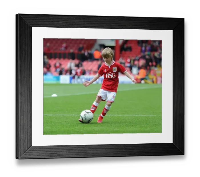 Framed Print : Thrilling Sky Bet League One Clash: Bristol City vs Walsall at Ashton Gate (May 3, 2015)