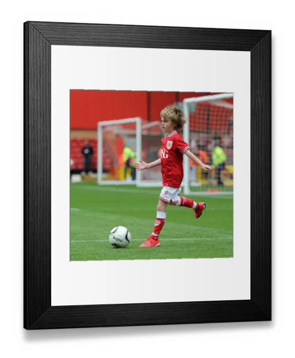 Framed Print : Showdown at Ashton Gate: Bristol City vs Walsall, May 2015 - Football Rivalry in Sky Bet League One Framed Print : Showdown at Ashton Gate: Bristol City vs Walsall, May 2015 - Football Rivalry in Sky Bet League One
