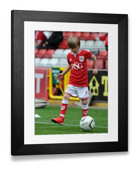 Framed Print : Battle for Promotion: Bristol City vs Walsall, May 2015 - Ashton Gate Stadium Framed Print : Battle for Promotion: Bristol City vs Walsall, May 2015 - Ashton Gate Stadium