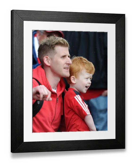 Framed Print : Thrilling Sky Bet League One Match: Bristol City vs Walsall at Ashton Gate (3 May 2015) Framed Print : Thrilling Sky Bet League One Match: Bristol City vs Walsall at Ashton Gate (3 May 2015)
