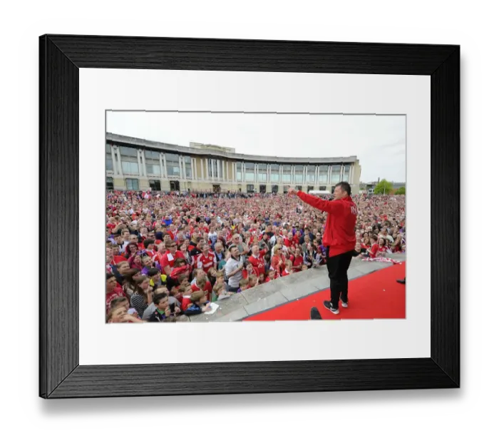 Framed Print : Bristol City FC: Steve Cotterill Addresses Thousands of Ecstatic Fans during the Celebration Tour (May 2015)