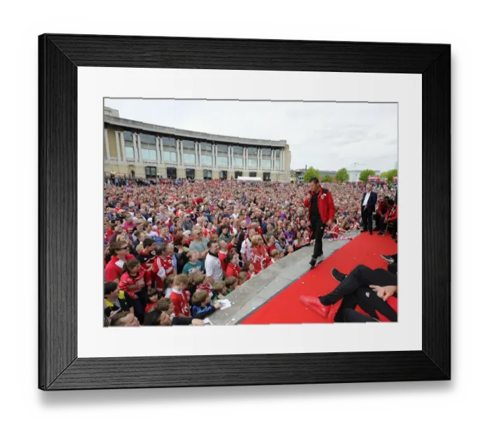 Framed Print : Steve Cotterill Speaks to Thousands at Sold-Out Bristol City Celebration Tour (04 / 05 / 2015) Framed Print : Steve Cotterill Speaks to Thousands at Sold-Out Bristol City Celebration Tour (04 / 05 / 2015)