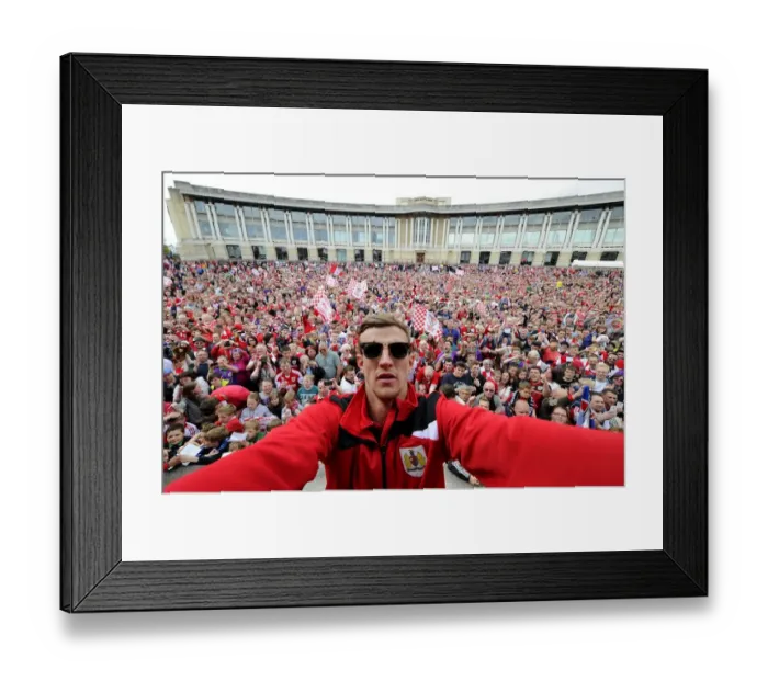 Framed Print : Thousands Gather for Selfie with Aden Flint at Bristol City Celebration Tour (May 2015) Framed Print : Thousands Gather for Selfie with Aden Flint at Bristol City Celebration Tour (May 2015)