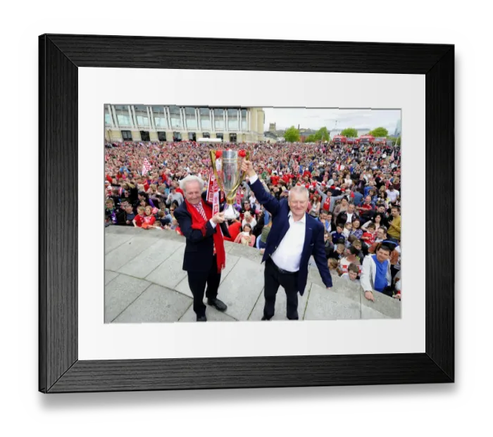 Framed Print : Bristol City FC: Steve Lansdown and Keith Dawe with the Sky Bet League One Trophy Framed Print : Bristol City FC: Steve Lansdown and Keith Dawe with the Sky Bet League One Trophy