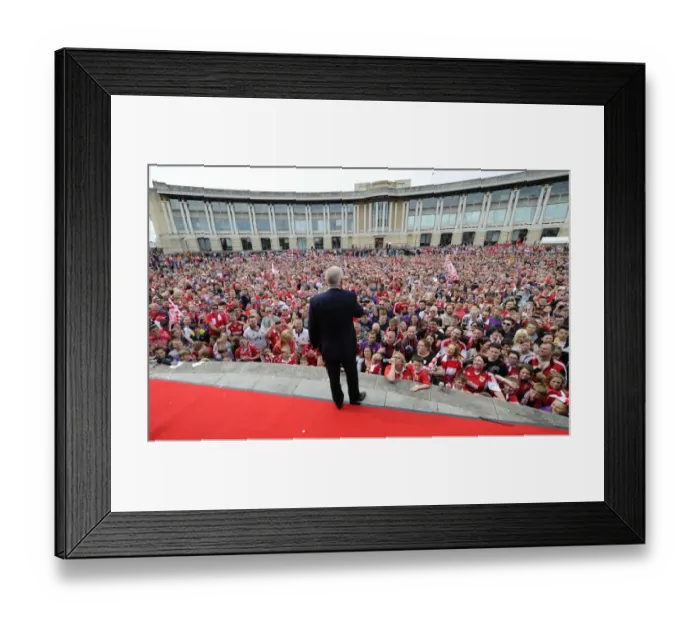 Framed Print : Bristol City FC: Steve Lansdown Addresses Thousands at Celebration Tour (Joe Meredith / JMP, 04 / 05 / 2015) Framed Print : Bristol City FC: Steve Lansdown Addresses Thousands at Celebration Tour (Joe Meredith / JMP, 04 / 05 / 2015)