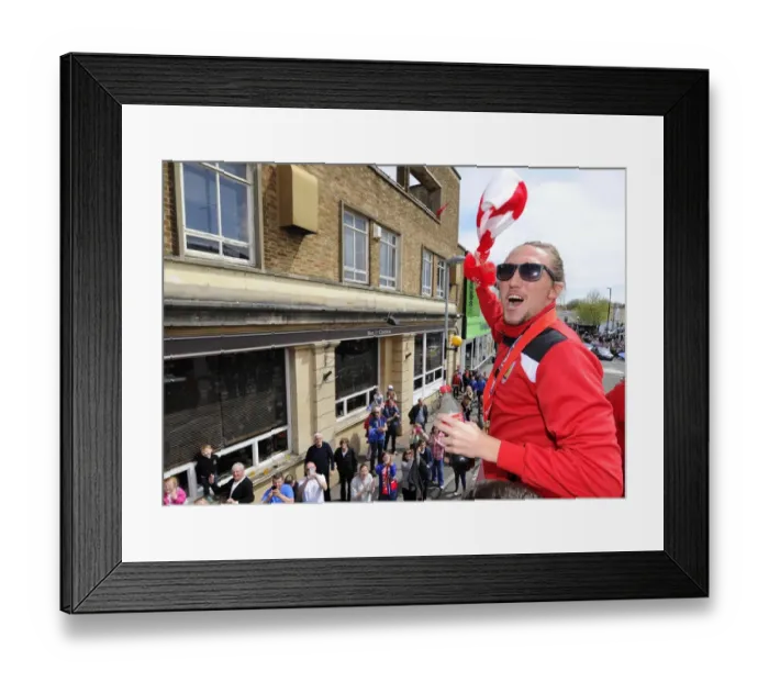 Framed Print : Bristol City FC: Champions Parade - Luke Ayling's Triumphant Wave (Joe Meredith / JMP, 04.05.2015) Framed Print : Bristol City FC: Champions Parade - Luke Ayling's Triumphant Wave (Joe Meredith / JMP, 04.05.2015)
