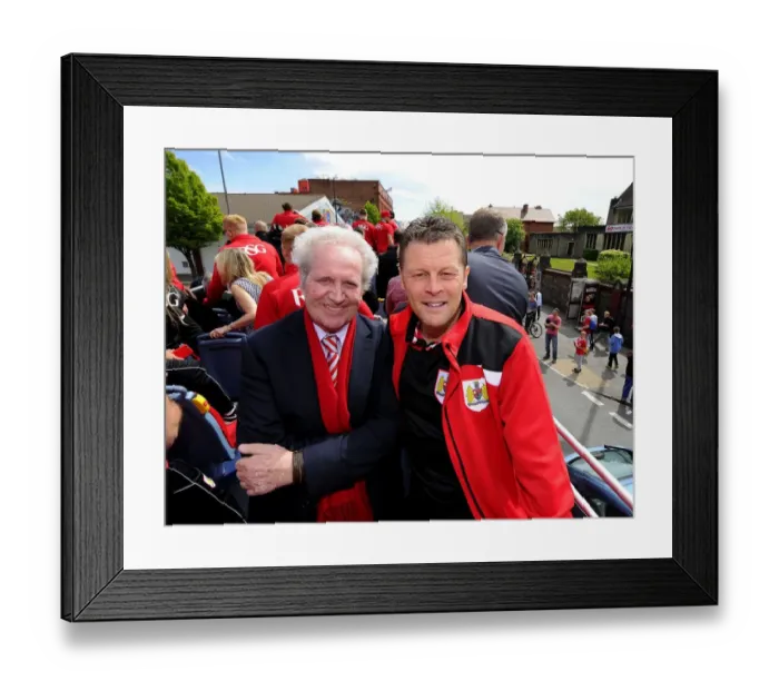 Framed Print : Bristol City Champions: Steve Cotterill and Keith Dawe Celebrate Promotion on Open Top Bus Tour (04 / 05 / 2015)
