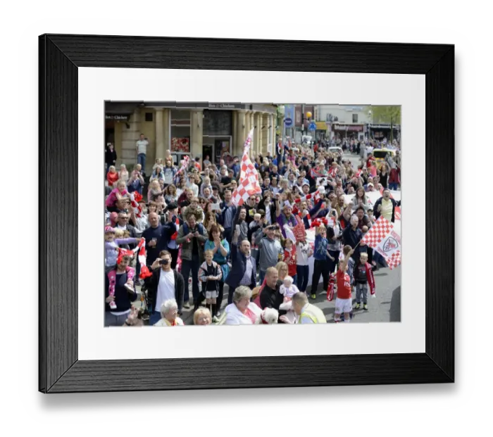 Framed Print : Thousands Greet Bristol City: Unforgettable Homecoming Celebration (Joe Meredith / JMP, 2015) Framed Print : Thousands Greet Bristol City: Unforgettable Homecoming Celebration (Joe Meredith / JMP, 2015)