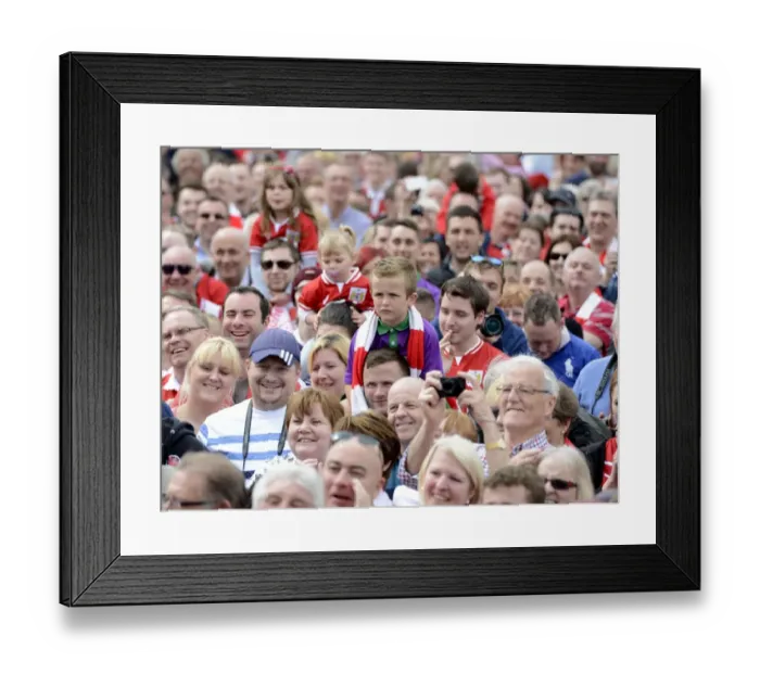 Framed Print : Thousands of Passionate Bristol City FC Fans Pack Lloyds Amphitheater for the 2015 Celebration Tour Framed Print : Thousands of Passionate Bristol City FC Fans Pack Lloyds Amphitheater for the 2015 Celebration Tour