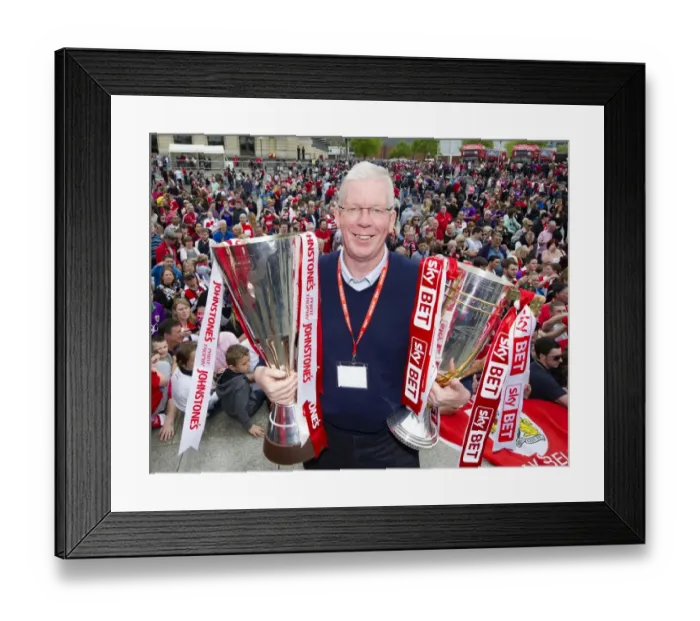Framed Print : Bristol City Football Club: A Season to Remember - Celebration Tour 2015 Framed Print : Bristol City Football Club: A Season to Remember - Celebration Tour 2015