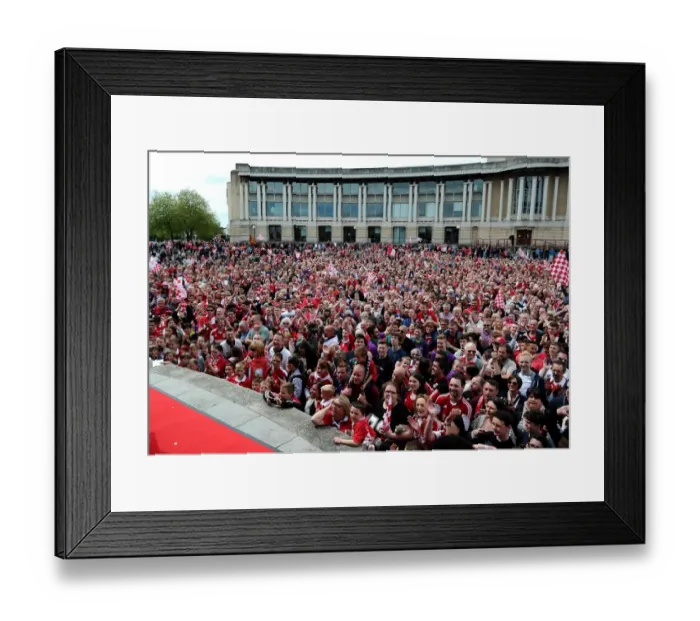 Framed Print : Thousands of Fans Pack Lloyds Amphitheater for Bristol City Celebration Tour (2015)