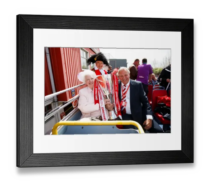 Framed Print : Bristol City FC: Champions Parade - Celebrating League 1 Title and Johnstones Paint Trophy Victory Framed Print : Bristol City FC: Champions Parade - Celebrating League 1 Title and Johnstones Paint Trophy Victory