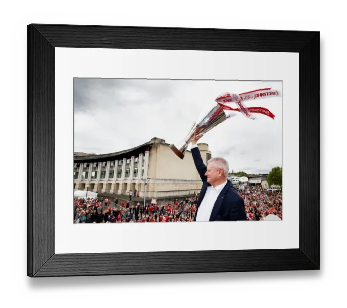 Framed Print : Bristol City FC: Champions Glorious Bus Parade: League 1 & Johnstones Paint Trophy Victories