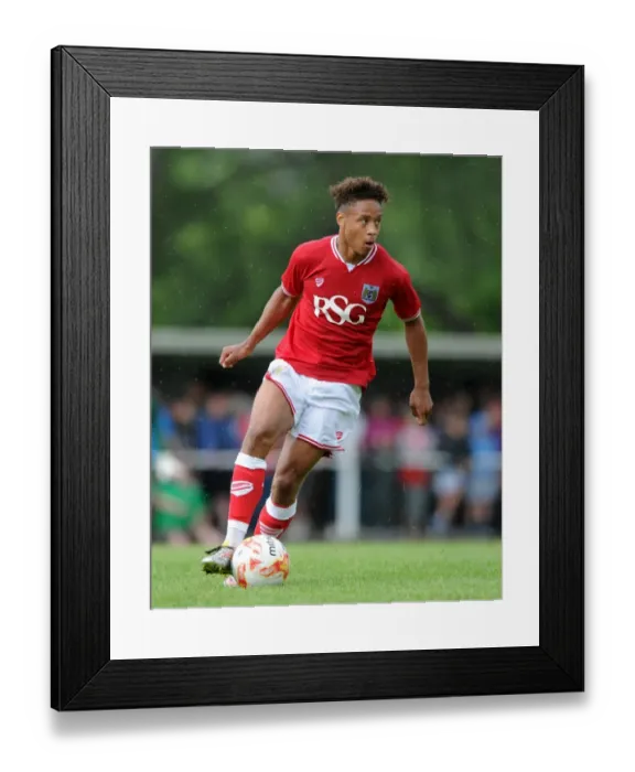 Framed Print : Bristol City FC: Bobby Reid in Action at Pre-Season Friendly, 2015 Framed Print : Bristol City FC: Bobby Reid in Action at Pre-Season Friendly, 2015