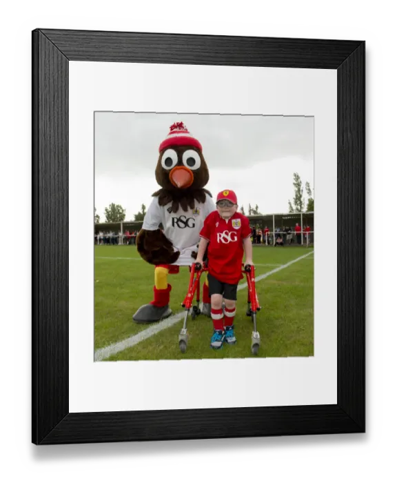 Framed Print : Bristol City's Oskar Pycroft and Scrumpy the Mascot at Pre-Season Friendly, 2015
